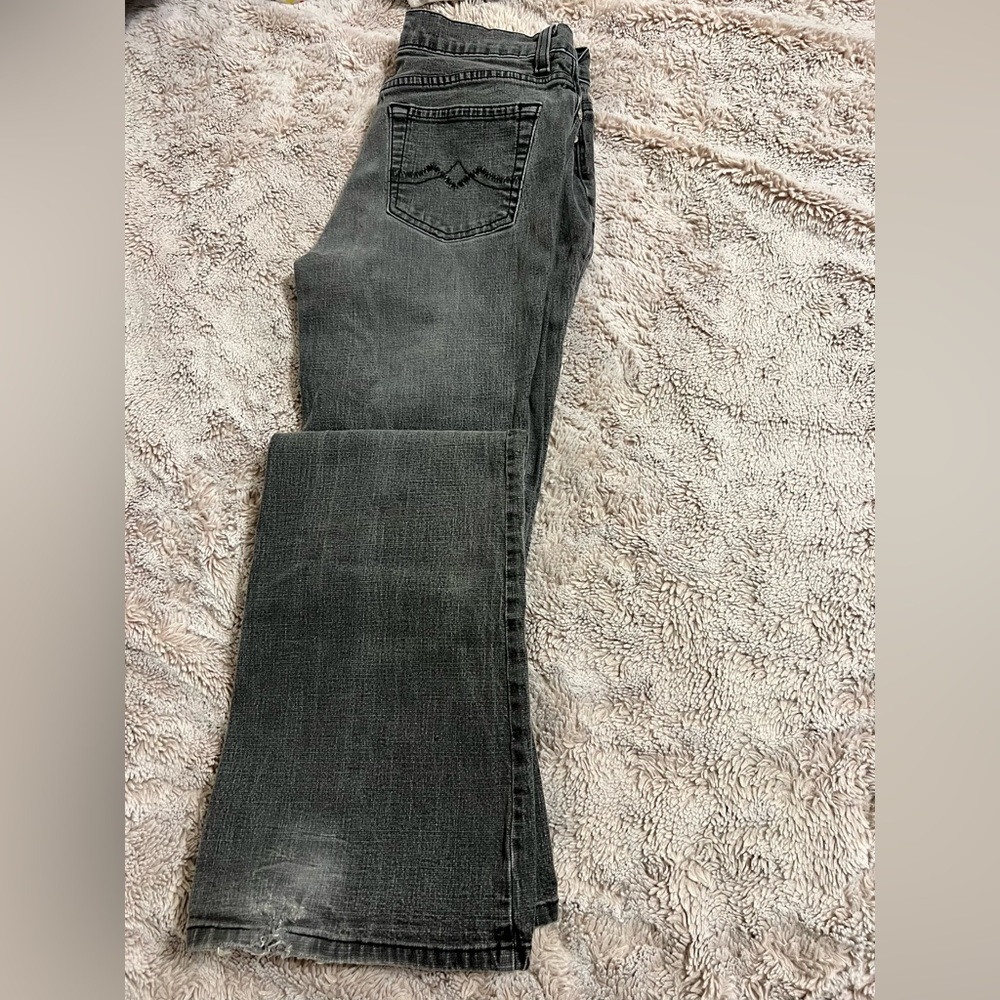 Super cute mid rise Bebe jeans. I loved them personally but can’t fit them